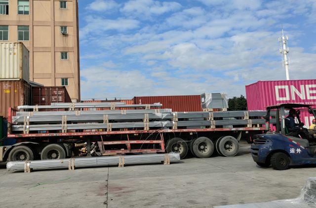 Topfencesolar Shipment Update: ZAM Steel Ground Mounting Structures που αποστέλλονται στην Κορέα από το εργοστάσιο Xiamen